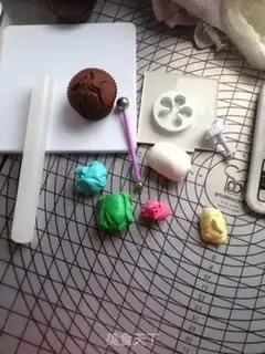 Make Rolling sugar cupcakes step 0