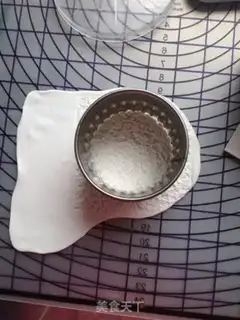 Make Rolling sugar cupcakes step 2