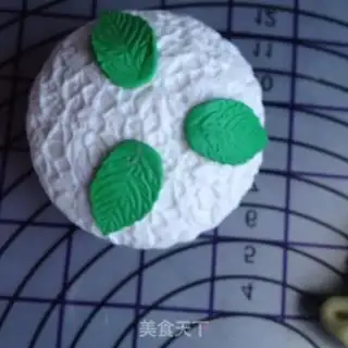 Make Rolling sugar cupcakes step 9