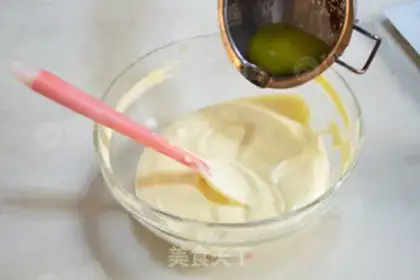 Make A cake roll of Junping in the field step 6