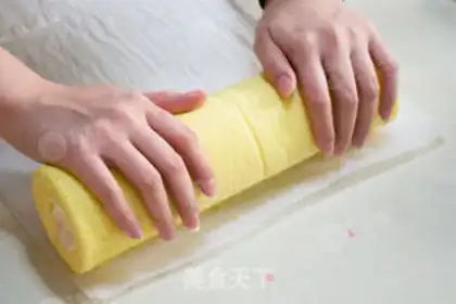 Make A cake roll of Junping in the field step 10