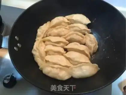 Make Onion pan sticker step 9