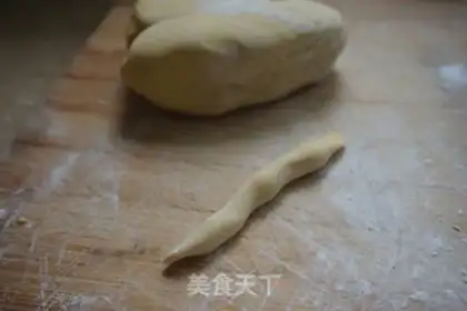 Make A white-coloured cat ear step 1