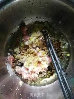 Make Carrot pork pepper dumplings step 2