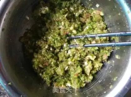 Make Carrot pork pepper dumplings step 3