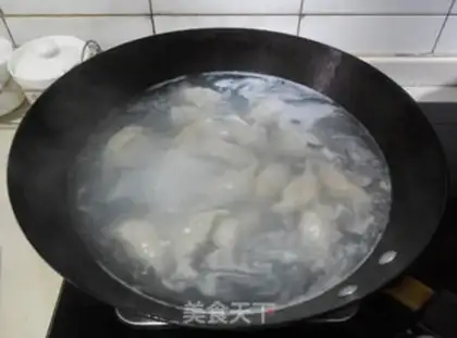 Make Sour soup, meat dumplings step 10