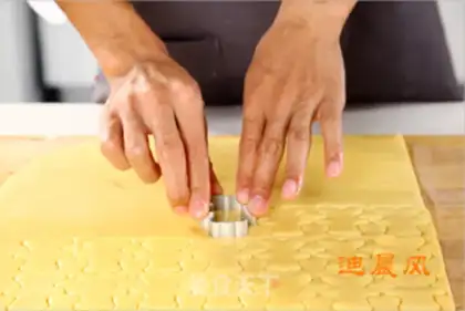 Make Bear crackers step 7