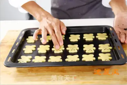 Make Bear crackers step 8