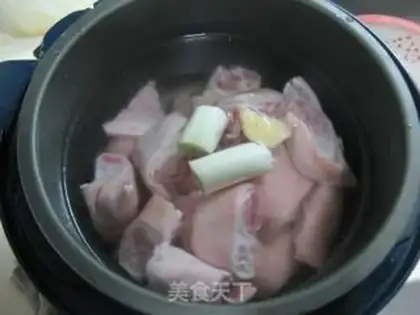 Make Pork-hot mushrooms, hot pot step 1