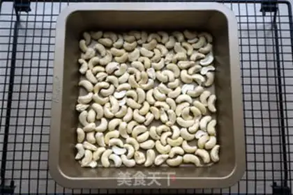 Make Caramel cashew step 0