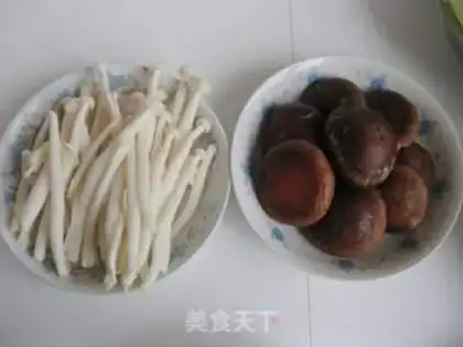 Make Pork-hot mushrooms, hot pot step 2