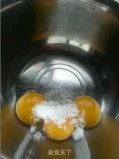 Make Frozen jam cake roll step 2