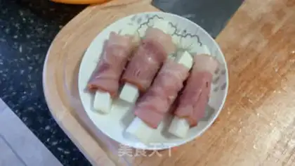 Make Bacon cheese rolls step 3