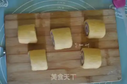 Make Three-coloured rolls step 9