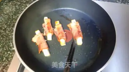 Make Bacon cheese rolls step 5