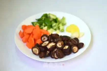 Make Carrot mushroom chicken step 2