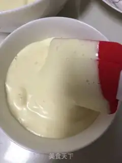 Make Fresh milk strawberry cake step 4
