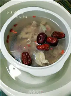 Make Chicken soup with red dates step 6