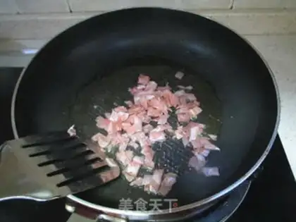 Make Bacon broccoli cream soup step 1