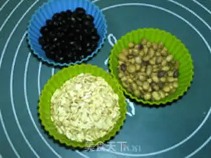 Make oatmeal black soybean step 0