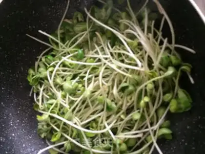 Make Quite the green bean sprouts step 2