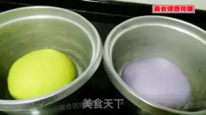 Make A bouquet of purple flowers and vegetables step 1