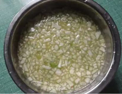 Make Tucked eggs, spade pudding step 0