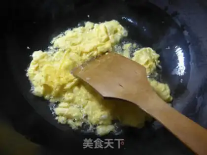 Make Cream eggs fried green bean sprouts step 3