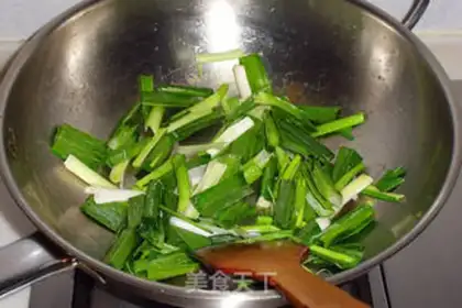 Make Garlic sashimi fried mushrooms step 5