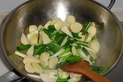 Make Garlic sashimi fried mushrooms step 6