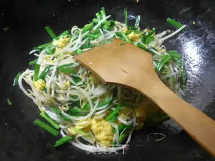 Make Cream eggs fried green bean sprouts step 7