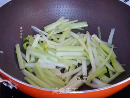 Make Celery with thin meat step 2