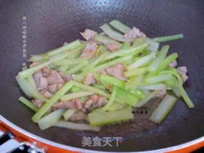 Make Celery with thin meat step 4