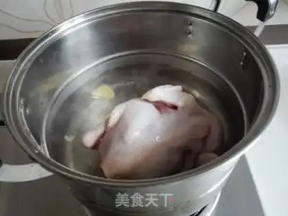 Make Chicken soup with red dates step 1