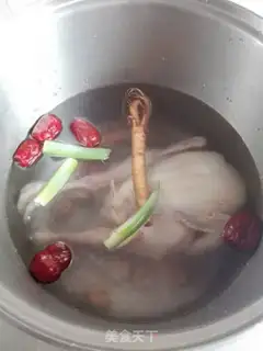 Make Chicken soup with red dates step 4