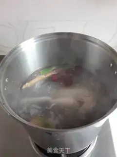 Make Chicken soup with red dates step 6
