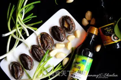 Make Fried garlic abalone step 0