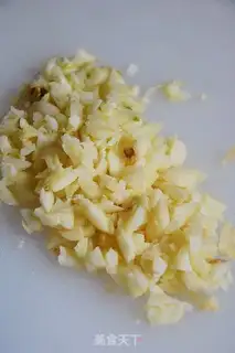 Make Fried garlic abalone step 1