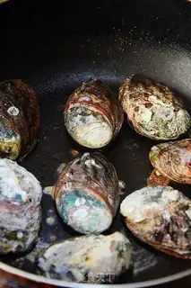 Make Fried garlic abalone step 4