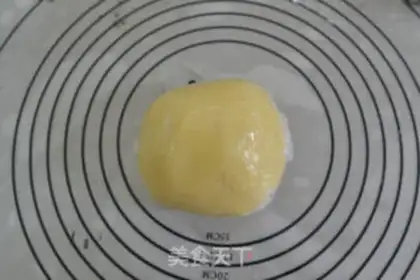 Make Silly little lion cookies step 2