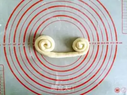 Make Butterfly roll step 4