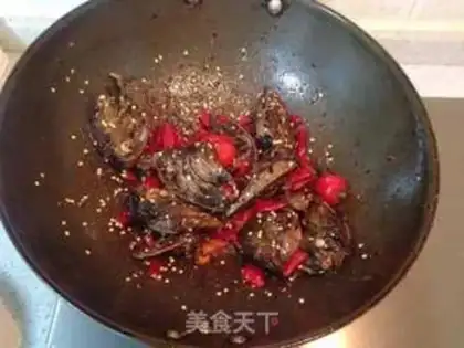 Make Spicy dry-pot rabbit head step 7