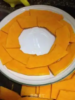 Make Pumpkin steams lilies step 2