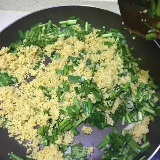 Make Rice fried with cranberry eggs step 3