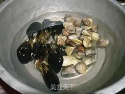Make Little Octopus gravy pot step 0