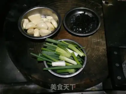 Make Little Octopus gravy pot step 1