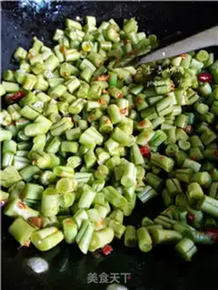 Make Four seasons of bean fried meat step 5