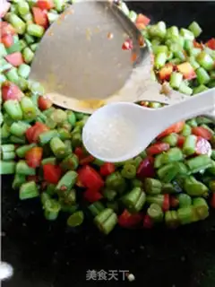 Make Four seasons of bean fried meat step 8