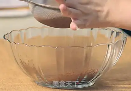 Make Classic chocolate cake step 4