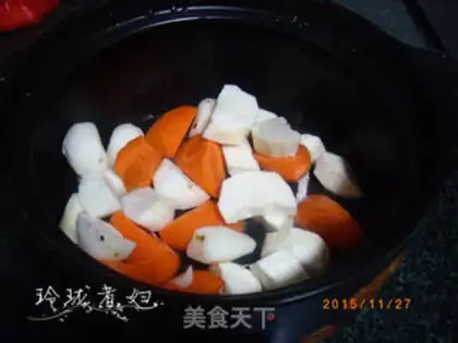 Make Piggy bone soup step 1
